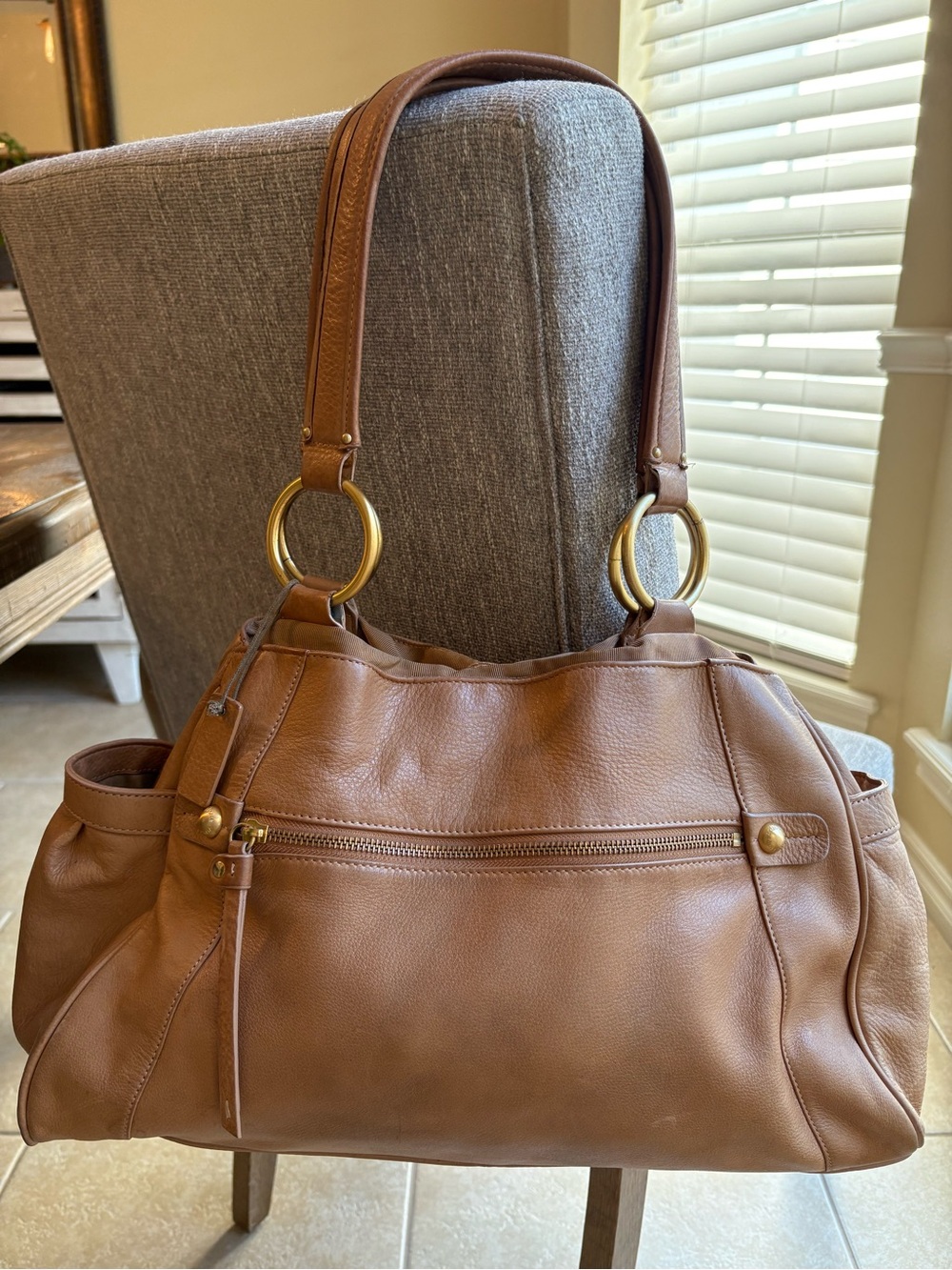 Pristine Vintage Liz Claiborne Genuine Leather Shoulder Bag w/Gold Ring Accents